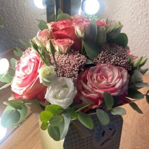 Šopek Flower Bucket Cvetlična poezija